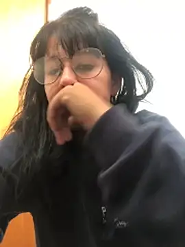 Laacoluu online show from 04/07/26, 01:13