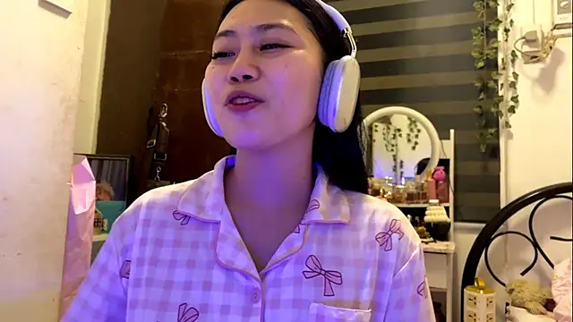 GlindaDejardin online show from 05/14/26, 06:49