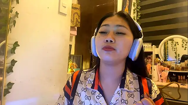 GlindaDejardin online show from 05/17/26, 05:24