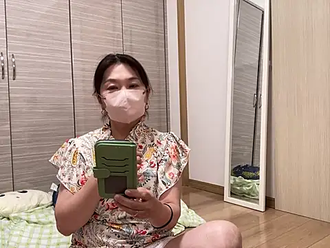 Snapshot of lemonade_madame chatting on 07/07/26, 12:42 lemonade madame online show from 07/07/26, 12:42
