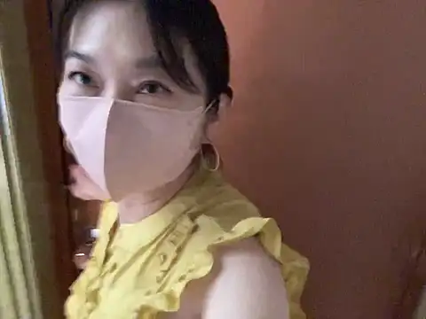 Snapshot of lemonade_madame chatting on 06/21/26, 12:05 lemonade madame online show from 06/21/26, 12:05