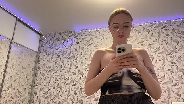  mimilana  online show from 04/09/26, 11:05