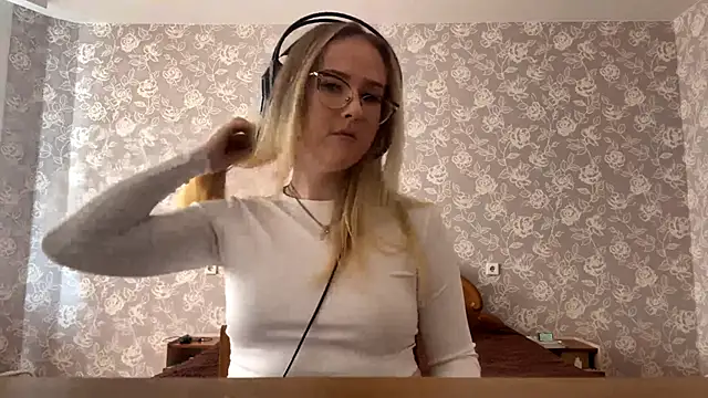 Snapshot of ElmiraGildea chatting on 04/06/26, 11:33 ElmiraGildea online show from 04/06/26, 11:33