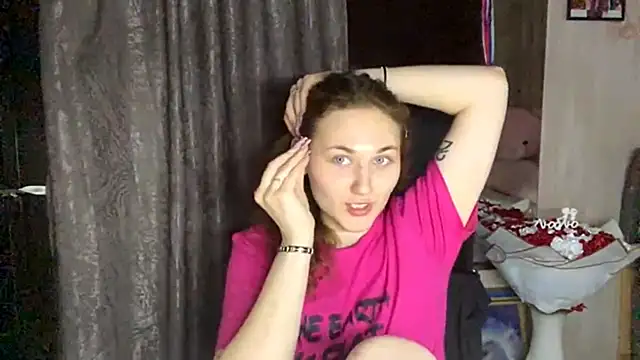 Snapshot of SophieNiktashu chatting on 04/05/26, 12:12 SophieNiktashu online show from 04/05/26, 12:12