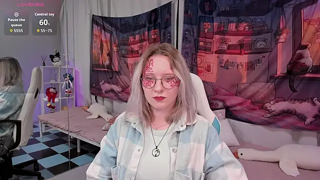 Snapshot of chatting on 04/06/26, 05:14 online show from 04/06/26, 05:14