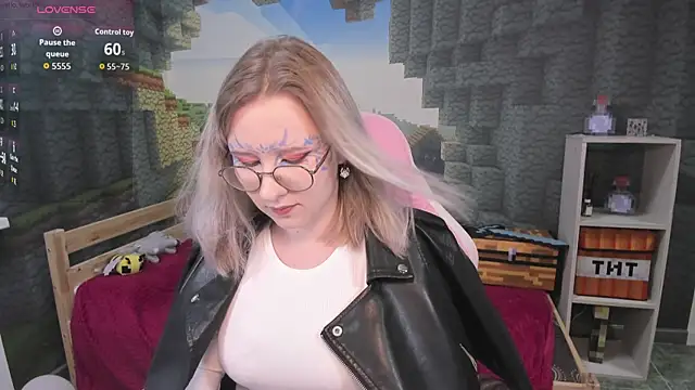 Snapshot of chatting on 04/14/26, 02:11 online show from 04/14/26, 02:11