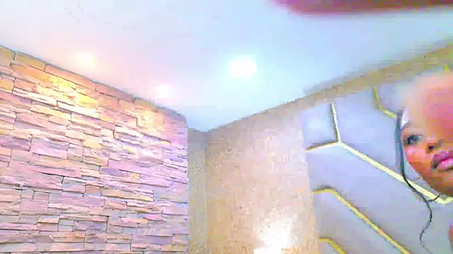 AiraLuna online show from 04/07/26, 08:43