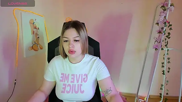 AmeliePeach online show from 05/20/26, 01:35