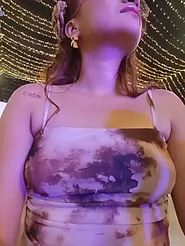 Leticia Hinkley  online show from 05/17/26, 01:38