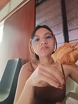 Leticia Hinkley  online show from 05/13/26, 12:56