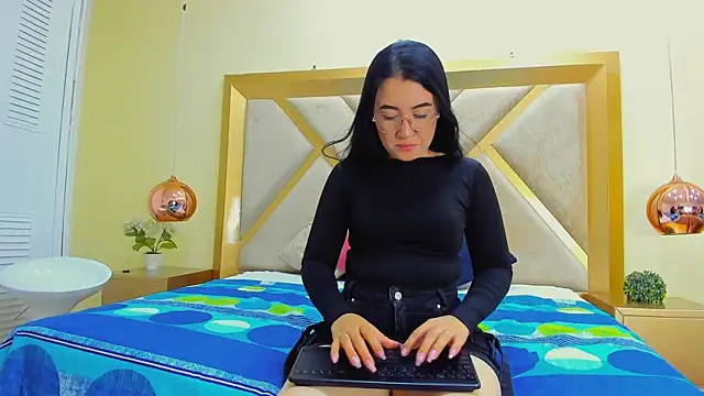 ChloeAshdord online show from 04/12/26, 12:19