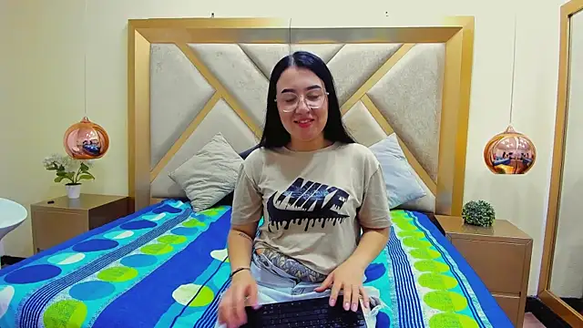 ChloeAshdord online show from 04/13/26, 01:04