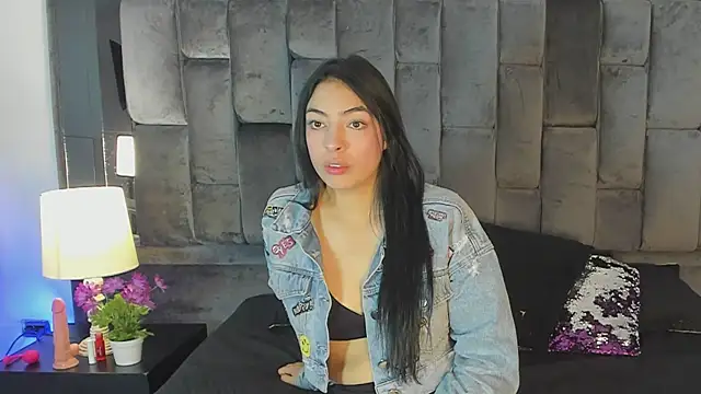 Ashly bloom  online show from 05/05/26, 03:09