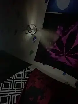 Snapshot of avery__1 chatting on 04/05/26, 09:27 avery 1 online show from 04/05/26, 09:27