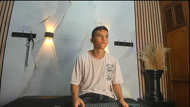 Snapshot of DilanAndKing chatting on 04/10/26, 12:45 DilanAndKing online show from 04/10/26, 12:45