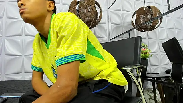 Snapshot of AndySinss chatting on 04/08/26, 10:39 AndySinss online show from 04/08/26, 10:39