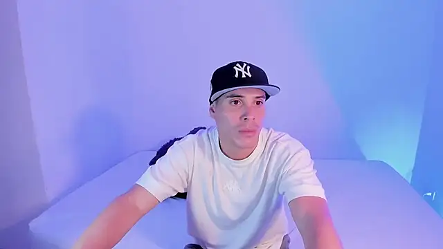 Snapshot of Axel__fierro chatting on 04/06/26, 07:48 Axel fierro online show from 04/06/26, 07:48