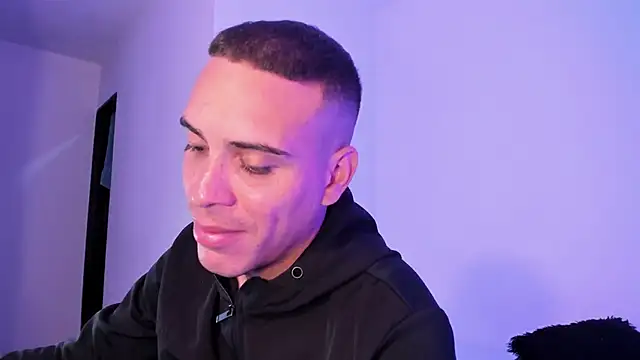 Snapshot of Axel__fierro chatting on 04/11/26, 07:50 Axel fierro online show from 04/11/26, 07:50