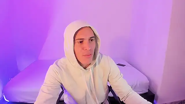 Snapshot of Axel__fierro chatting on 04/14/26, 08:03 Axel fierro online show from 04/14/26, 08:03