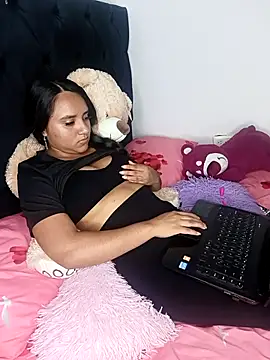 Snapshot of Valentina_Narvaez chatting on 04/14/26, 08:14 Valentina Narvaez online show from 04/14/26, 08:14