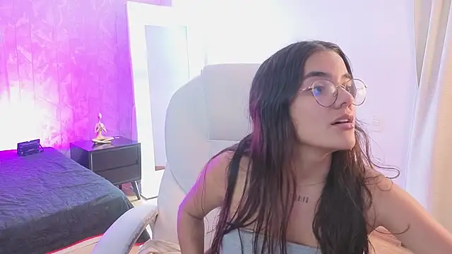 Snapshot of golden_muse26 chatting on 04/13/26, 04:38 golden muse26 online show from 04/13/26, 04:38