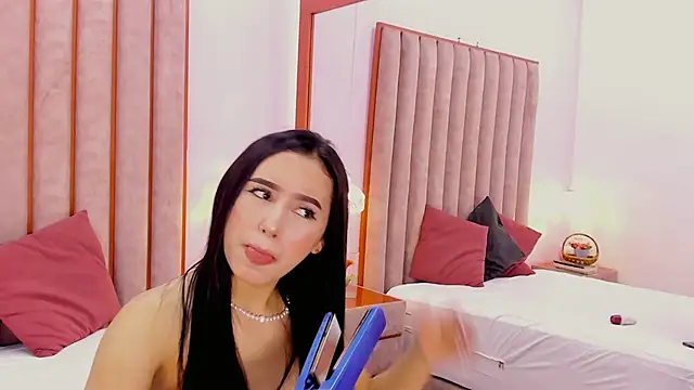Zoe Monrow online show from 05/19/26, 12:45