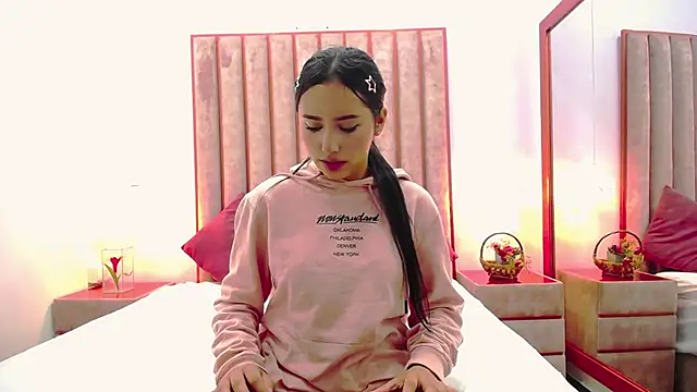 Zoe Monrow online show from 04/14/26, 11:15