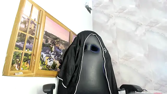 EllyBloom online show from 06/19/26, 01:39
