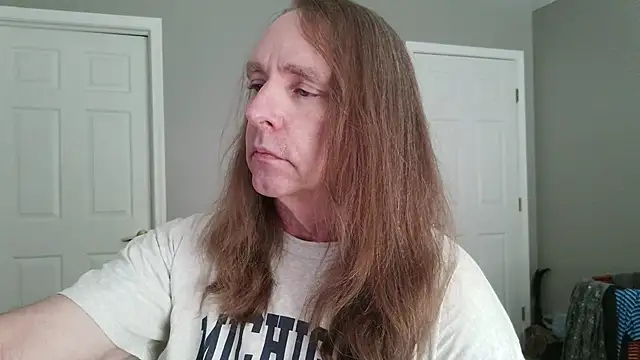 Snapshot of Magnus_Luv chatting on 07/15/26, 12:23 Magnus Luv online show from 07/15/26, 12:23