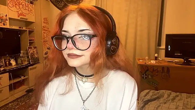 Snapshot of RedHeadCat chatting on 05/21/26, 10:29 RedHeadCat online show from 05/21/26, 10:29