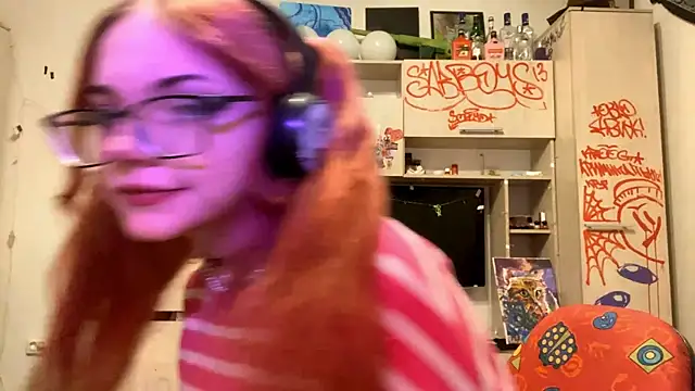 Snapshot of RedHeadCat chatting on 04/21/26, 10:16 RedHeadCat online show from 04/21/26, 10:16