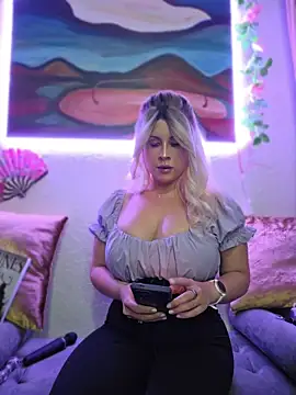 ItsAuroraBorealis online show from 05/26/26, 12:42