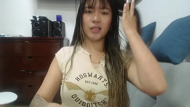 hannajonnes1 online show from 04/21/26, 12:01