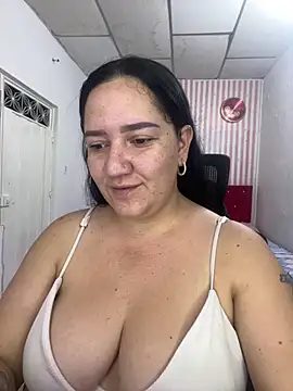 Snapshot of Fresita-12 chatting on 05/05/26, 06:16 Fresita-12 online show from 05/05/26, 06:16