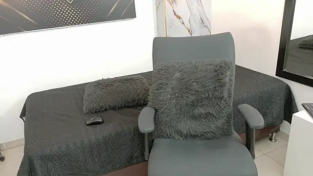 GoldenDesireX  online show from 05/14/26, 07:00