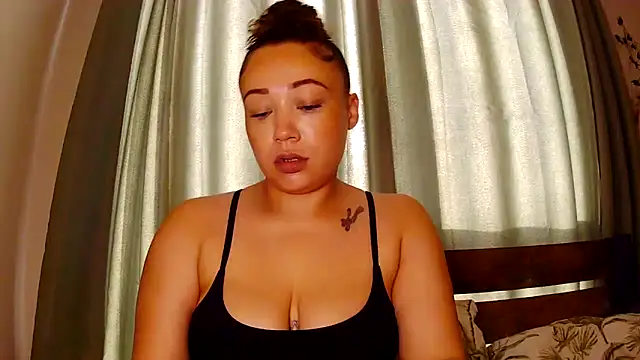 Snapshot of Theone_T chatting on 06/19/26, 06:19 Theone T online show from 06/19/26, 06:19