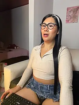 EvelynLeen  online show from 04/07/26, 11:45