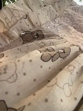 Snapshot of __Sunflower__ chatting on 04/15/26, 06:30 Sunflower online show from 04/15/26, 06:30