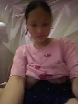 Snapshot of __Sunflower__ chatting on 04/14/26, 05:45 Sunflower online show from 04/14/26, 05:45