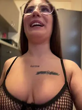 Snapshot of vanessa_anne chatting on 04/10/26, 12:01 vanessa anne online show from 04/10/26, 12:01