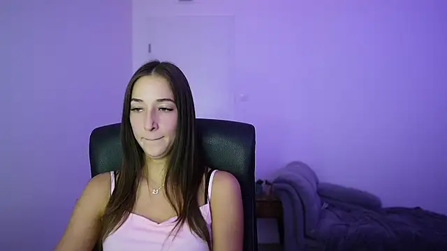 Snapshot of Crystalbrunette18 chatting on 07/04/26, 01:04 Crystalbrunette18 online show from 07/04/26, 01:04