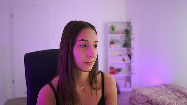 Snapshot of Crystalbrunette18 chatting on 04/07/26, 05:48 Crystalbrunette18 online show from 04/07/26, 05:48