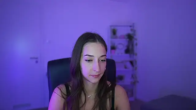 Snapshot of Crystalbrunette18 chatting on 04/10/26, 06:15 Crystalbrunette18 online show from 04/10/26, 06:15