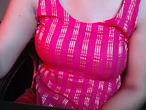 Snapshot of Kiarax1 chatting on 05/22/26, 06:00 Kiarax1 online show from 05/22/26, 06:00