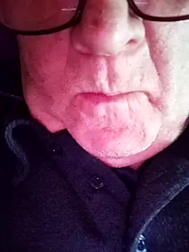 Snapshot of lickboy40 chatting on 05/11/26, 04:37 lickboy40 online show from 05/11/26, 04:37
