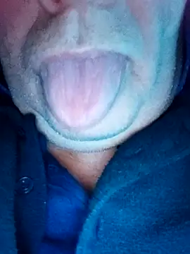 Snapshot of lickboy40 chatting on 05/18/26, 05:29 lickboy40 online show from 05/18/26, 05:29