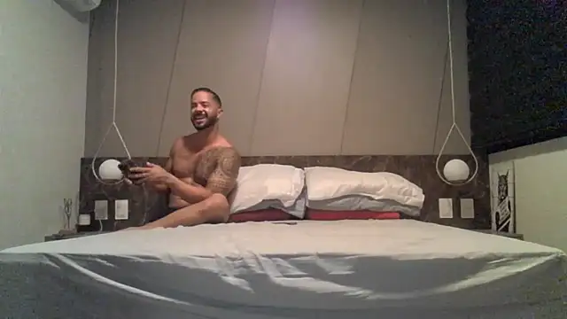 sexy couple82 online show from 04/08/26, 04:03