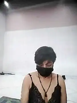 hotty-krtika online show from 04/08/26, 10:17