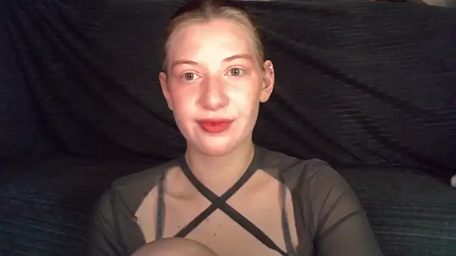 Snapshot of earn_my_lily chatting on 05/14/26, 09:06 earn my lily online show from 05/14/26, 09:06