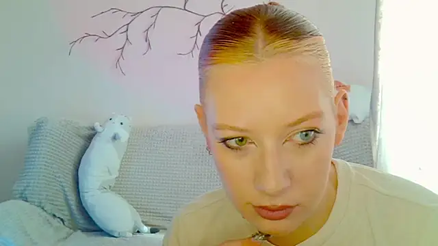 Snapshot of earn_my_lily chatting on 04/22/26, 07:15 earn my lily online show from 04/22/26, 07:15